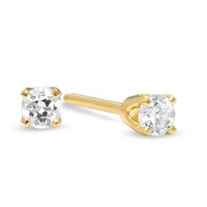 Beautiful Diamond Stud Earrings in 14k Gold